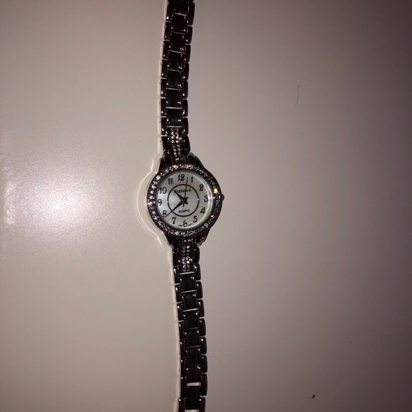 Silver Quarts Watch - Picture 2 of 4